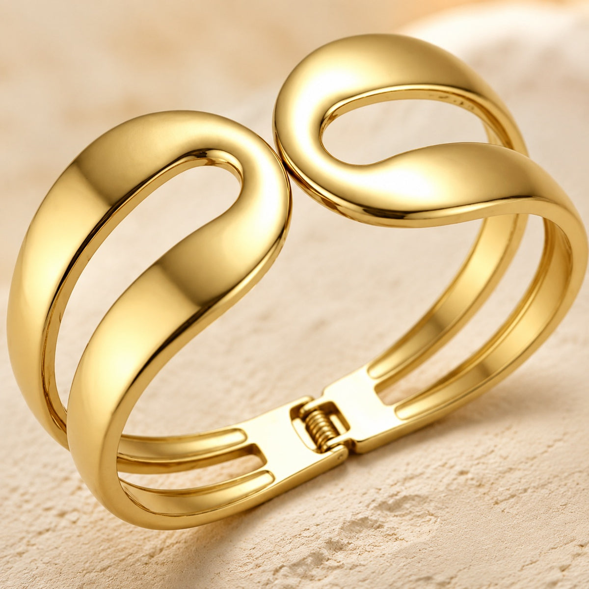 Élan Sculptural Cuff Bracelet – Gold Open-Swirl Statement Bracelet