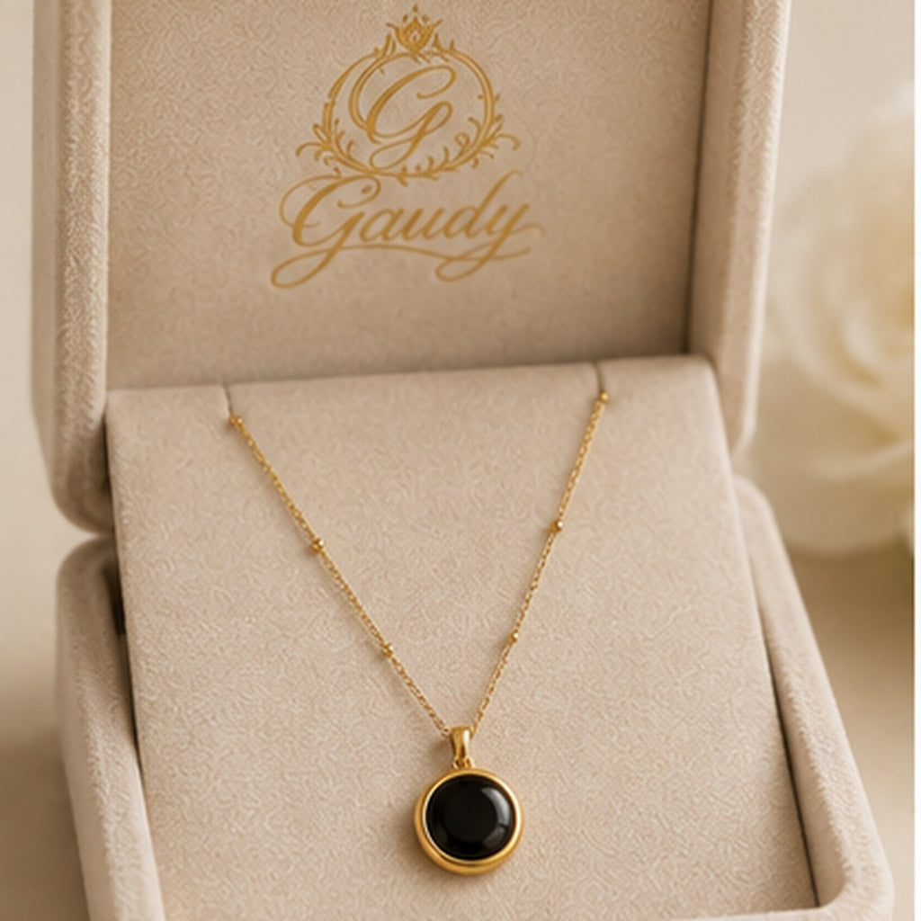 Noir Onyx Pendant Necklace – Gold Necklace with Black Round Pendant