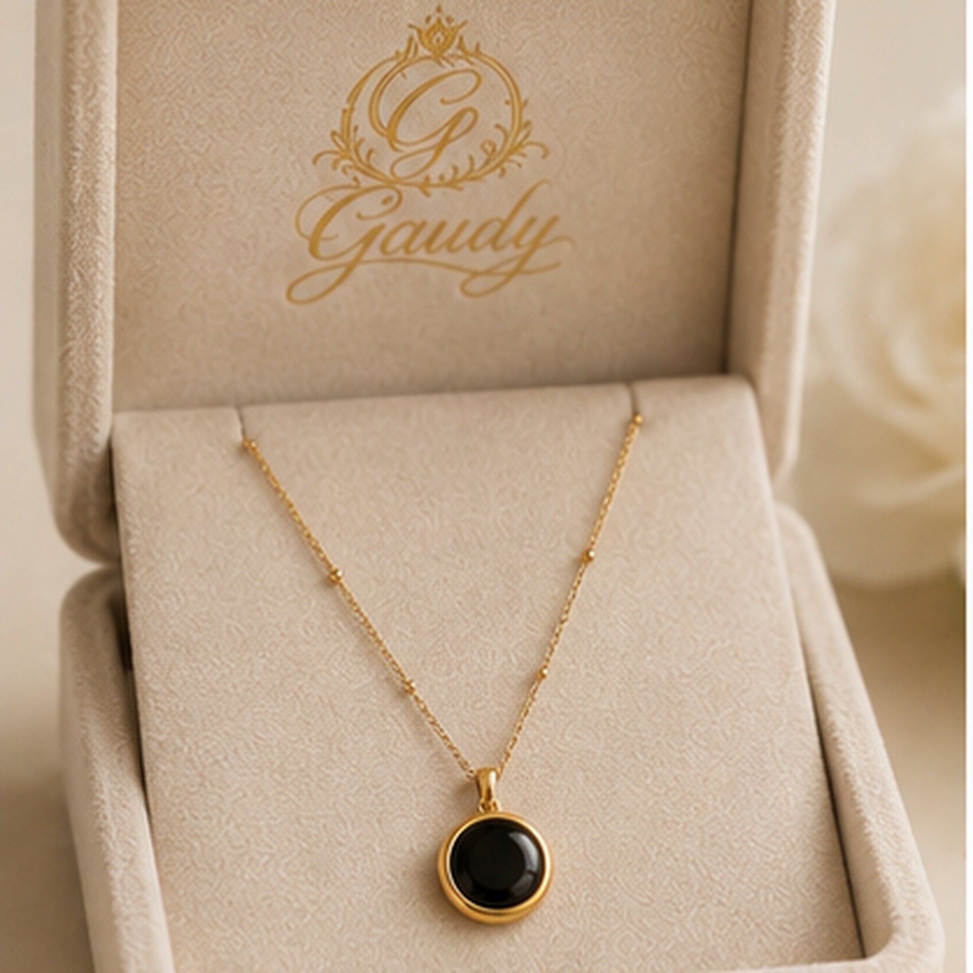 Noir Onyx Pendant Necklace – Gold Necklace with Black Round Pendant