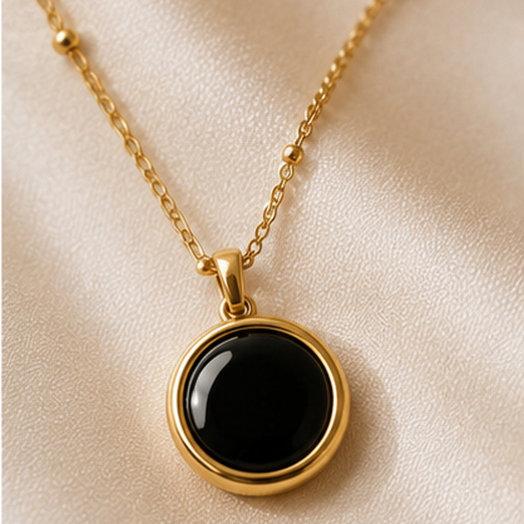 Noir Onyx Pendant Necklace – Gold Necklace with Black Round Pendant