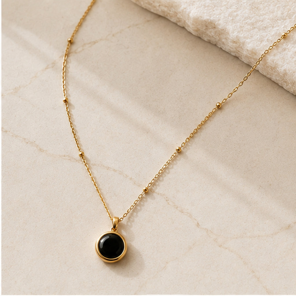 Noir Onyx Pendant Necklace – Gold Necklace with Black Round Pendant